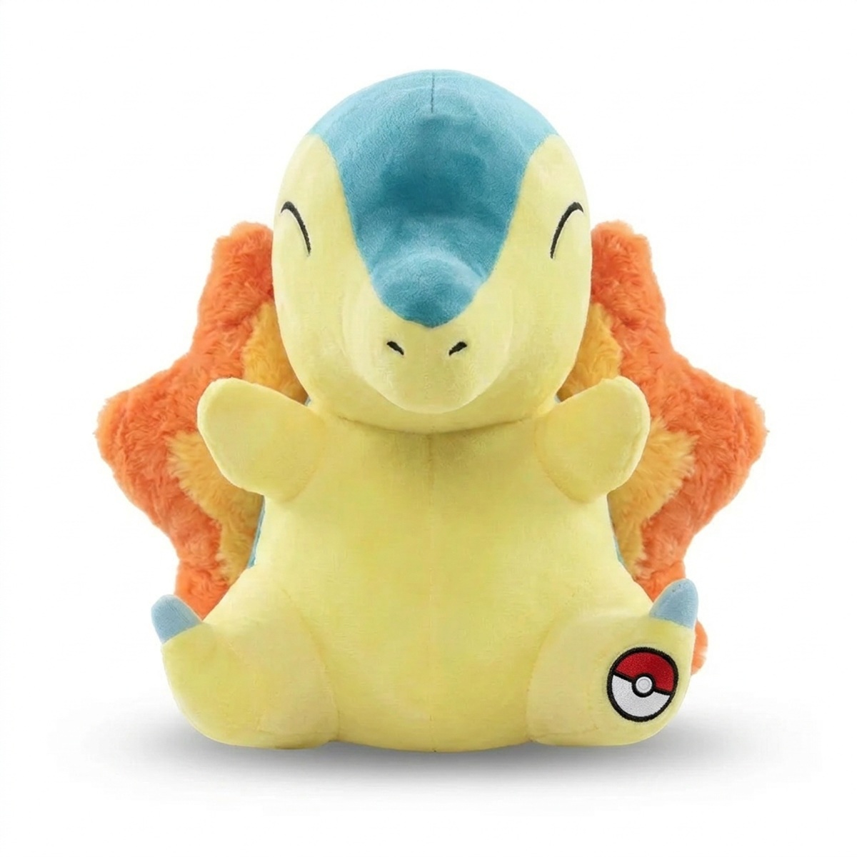Cyndaquil Peluche con insignia que prueba la autenticidad del producto.