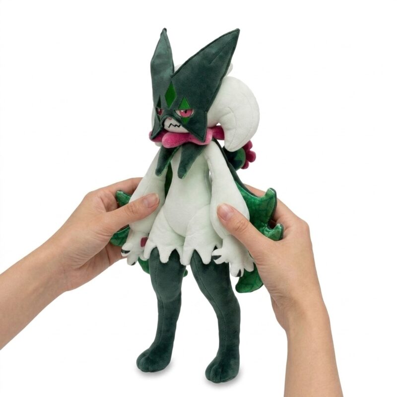 Meowscarada Peluche sostenida en las manos