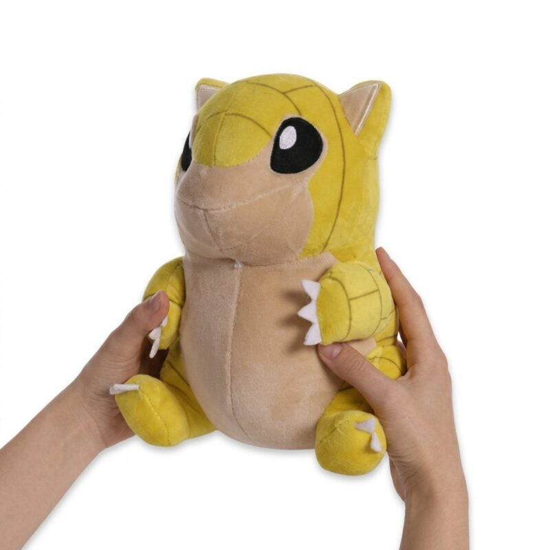 Sandshrew Peluche sostenido en las manos