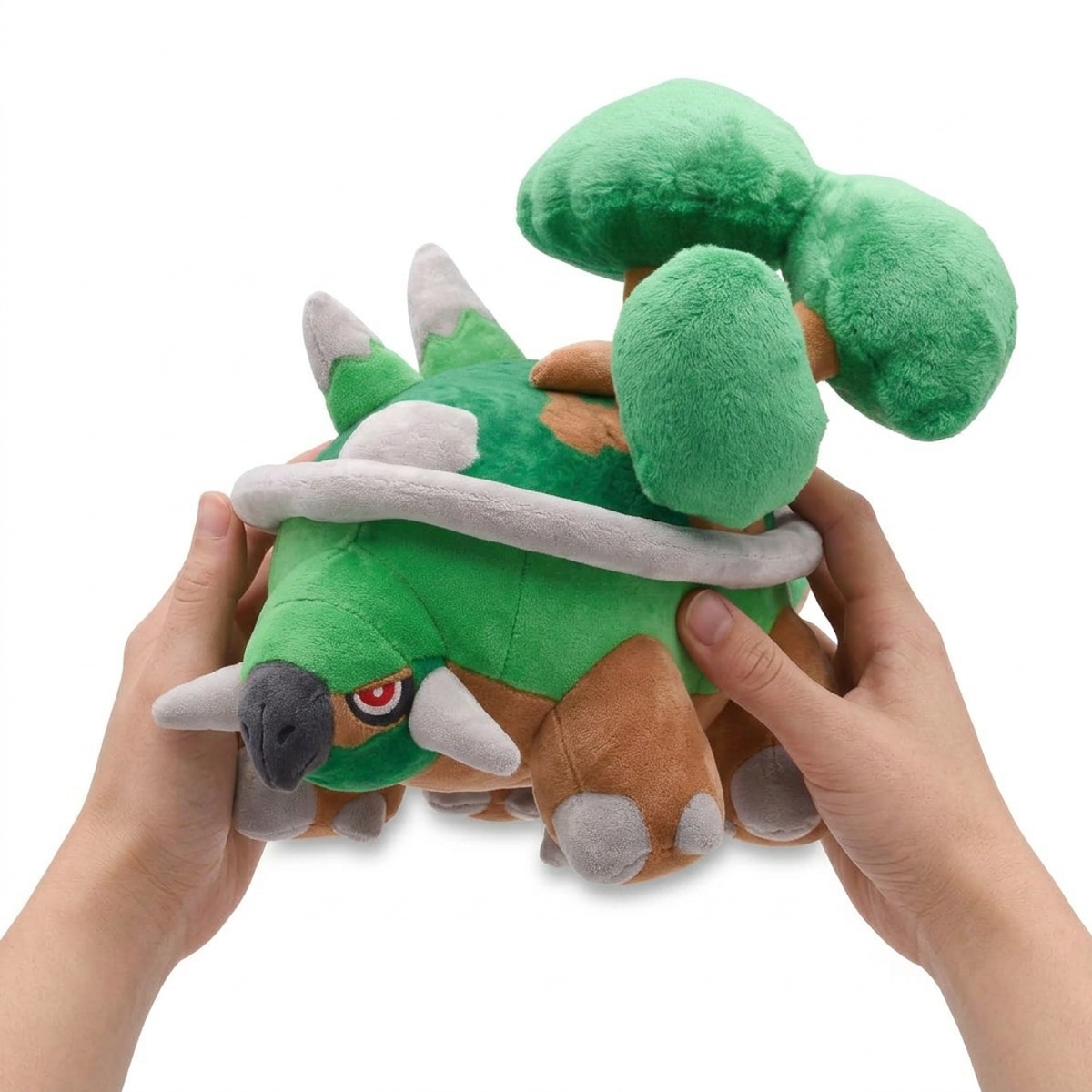 Torterra Peluche sostenido en las manos