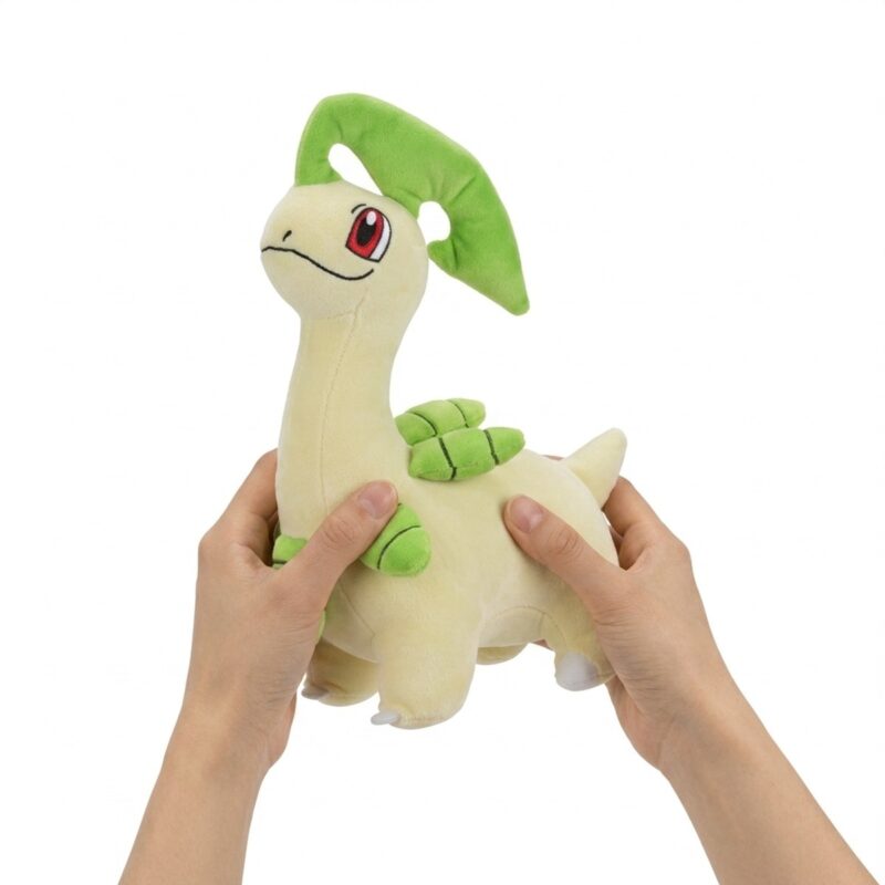 Bayleef Peluche sostenida en las manos