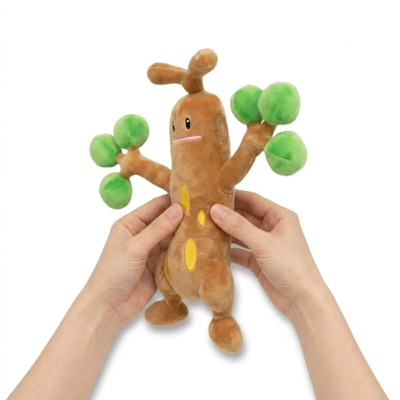Sudowoodo Peluche sostenido en las manos