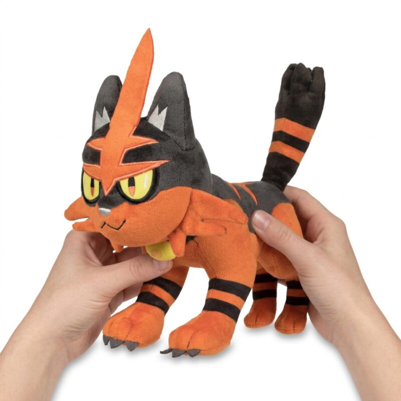 Torracat Peluche sostenido en las manos