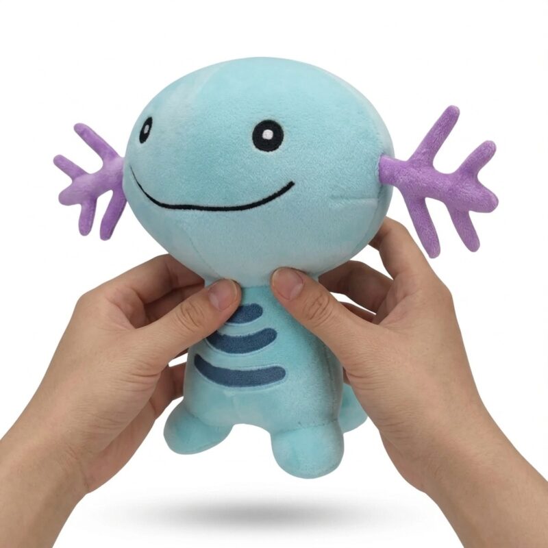 Wooper Peluche sostenida en las manos