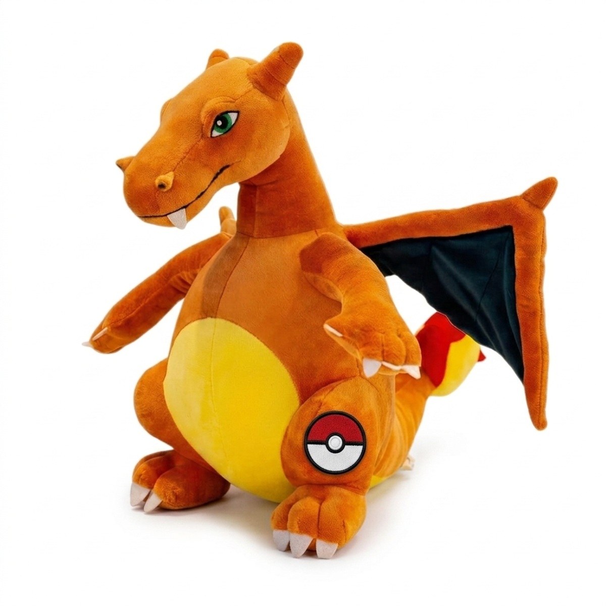 Charizard Gigante Peluche con insignia que prueba la autenticidad del producto.