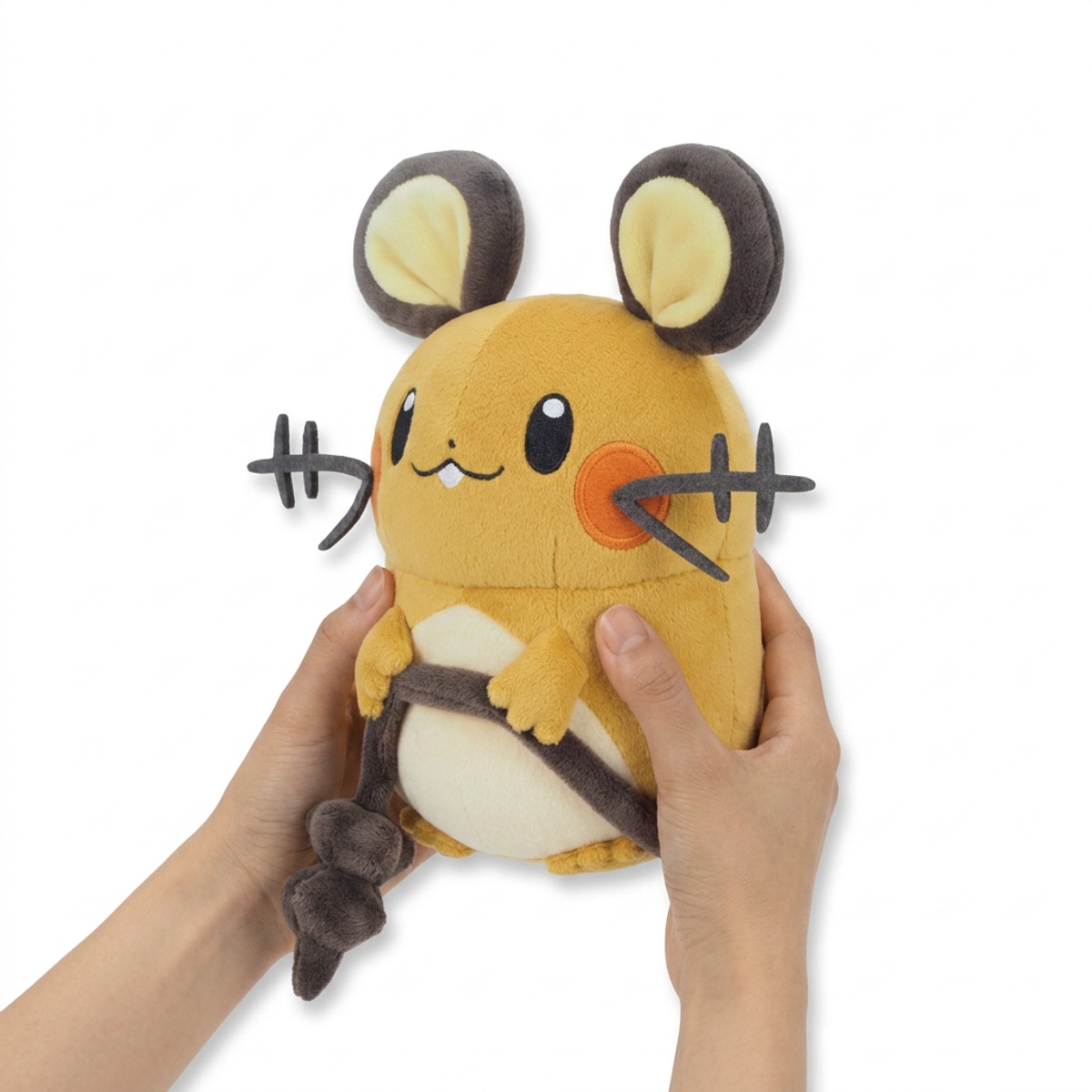 Dedenne Peluche sostenido en las manos