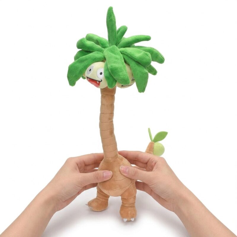 Peluche Exeggutor de Alola sostenido en las manos