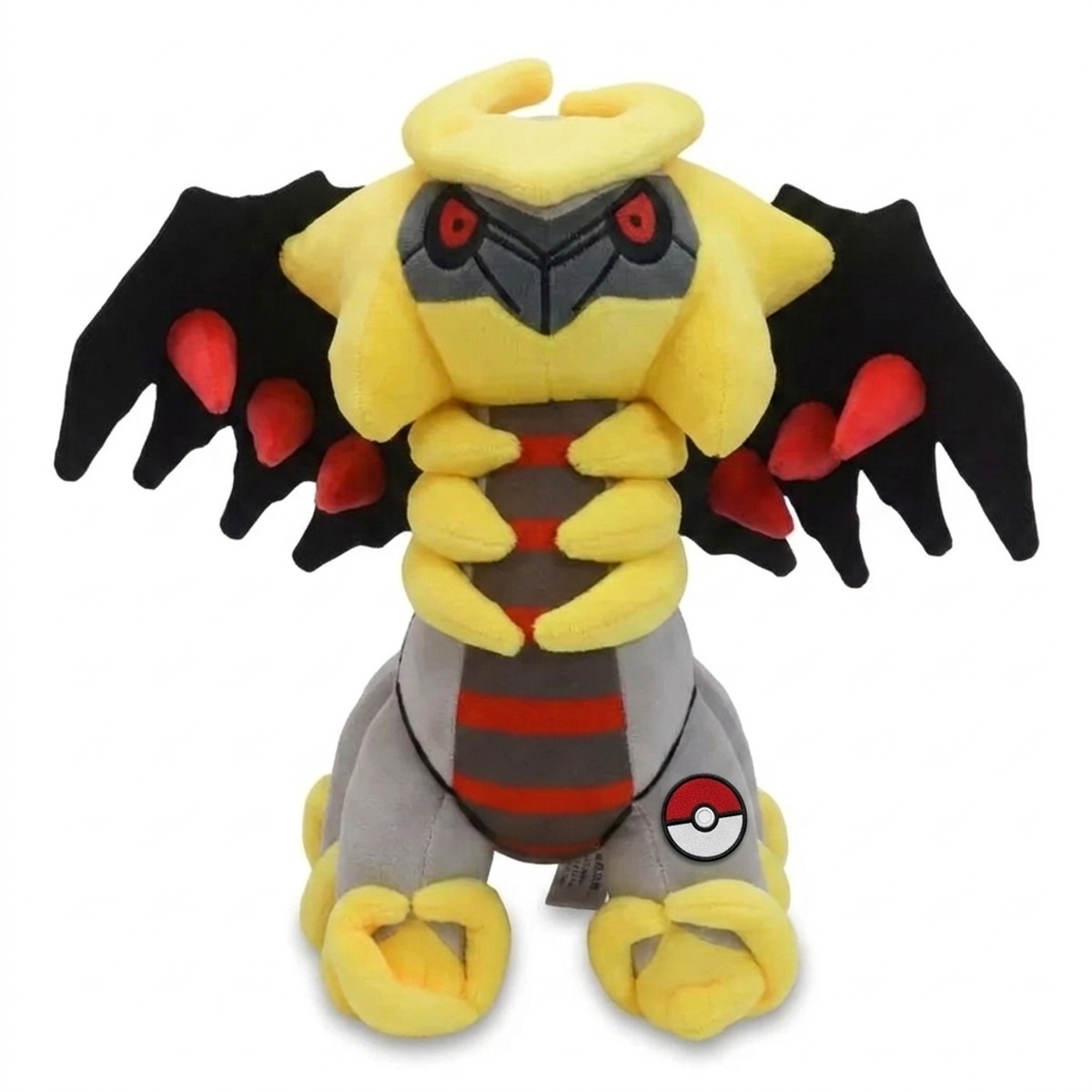 Giratina Peluche con insignia que prueba la autenticidad del producto.