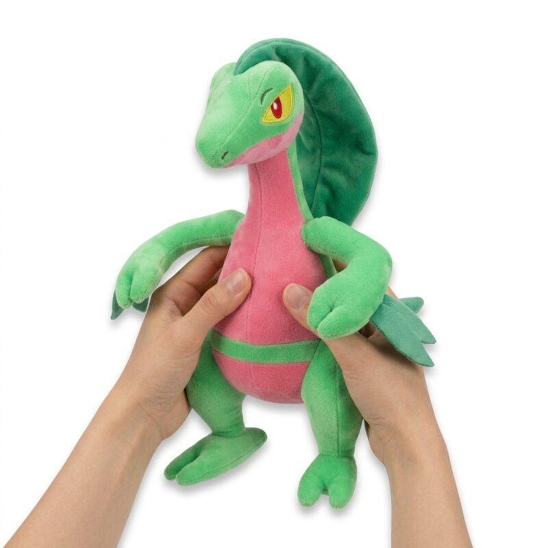 Grovyle Peluche sostenida en las manos