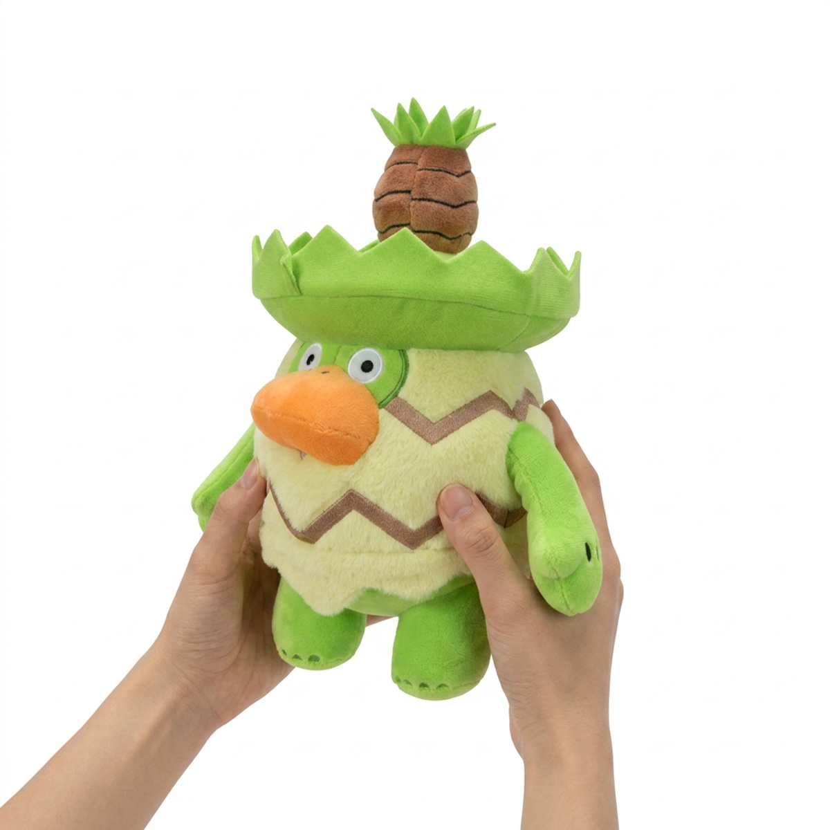 Ludicolo Peluche en las manos