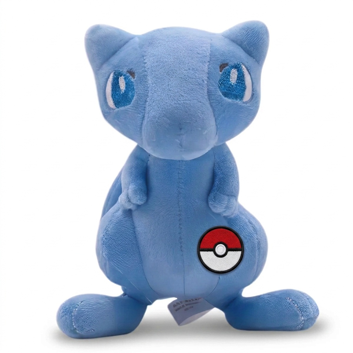 Mew Peluche con insignia que prueba la autenticidad del producto.