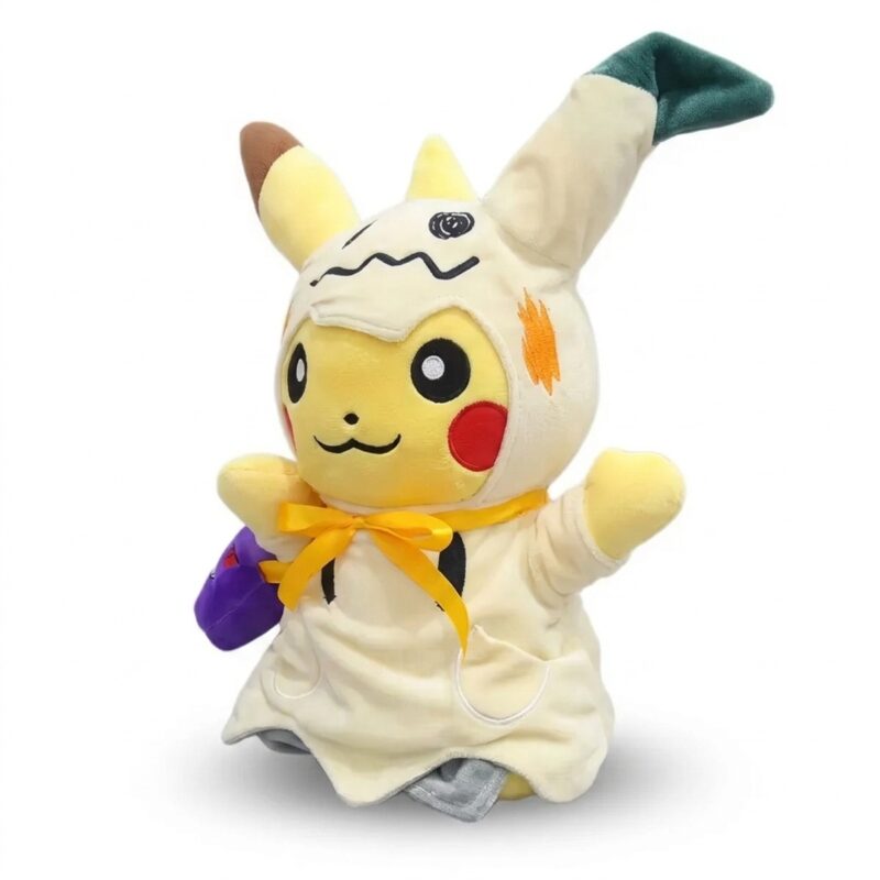 Peluche Pikachu Mimikyu vista de tres cuartos