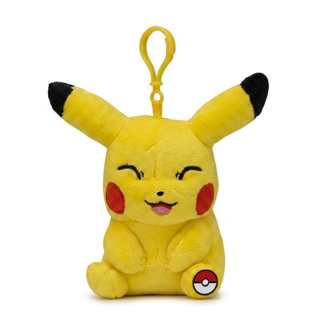 Pikachu Peluche con insignia que prueba la autenticidad del producto.